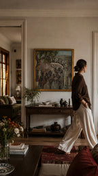 Altın çerçeveli soyut tablo, sıcak tonlu yaşam alanları için tasarlanmış AURA Gallery premium kanvas baskısı, dekoratif duvar tablosu.