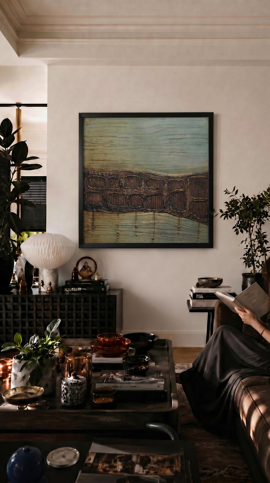 Siyah çerçeveli kanvas tablo, modern iç mekânlara karakter kazandıran AURA Gallery soyut duvar tablosu, premium mat baskı ve zarif çerçeve tasarımı.